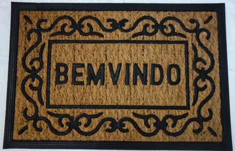 Capacho Bemvindo com moldura de arabescos