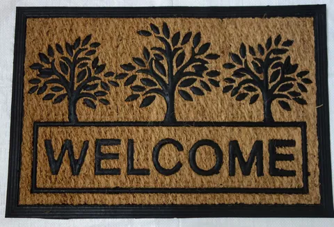 Capacho Welcome com três árvores