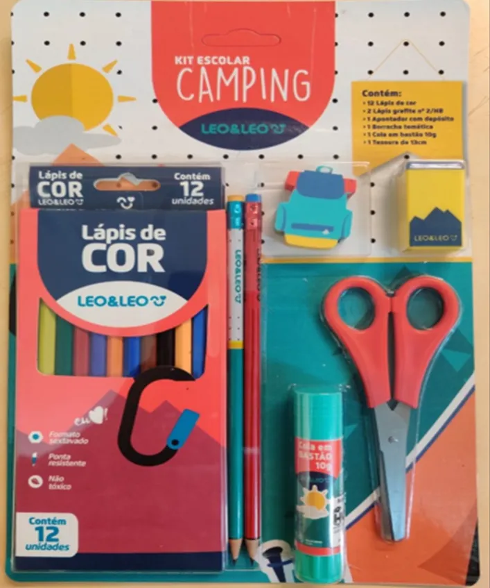 Kit escolar Camping com lápis de cor, tesoura e cola
