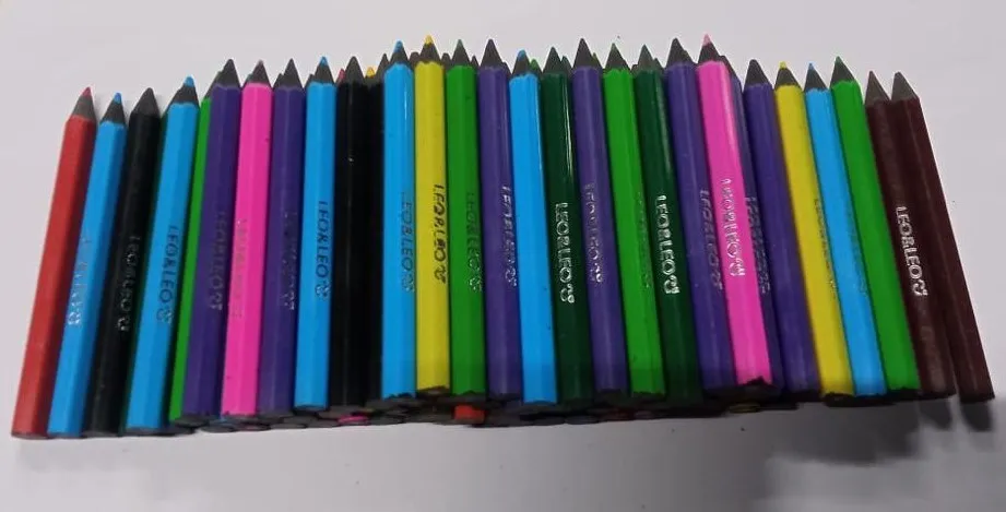 Lápis de cor triangular