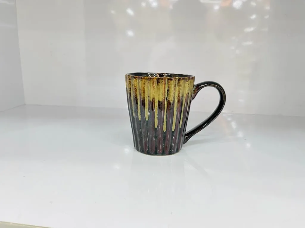 Caneca Double Reactive 320 ml canelada dourada e preta