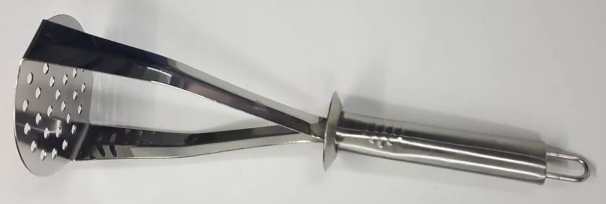 Amassador de batatas com placa perfurada em inox