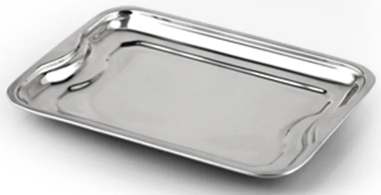 Bandeja retangular com bordas onduladas em inox