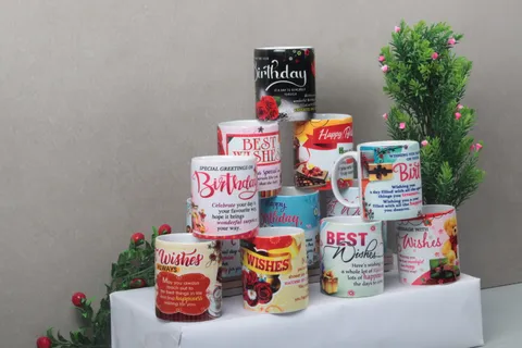 Canecas de aniversário e felicitações sortidas