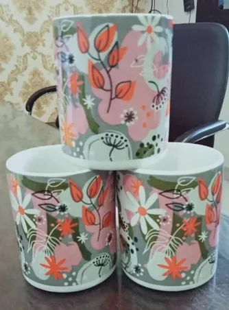Caneca floral salmão e verde
