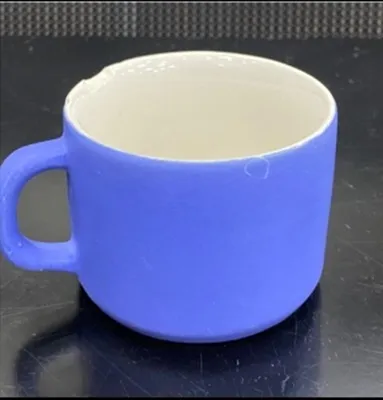 Caneca azul com interior branco