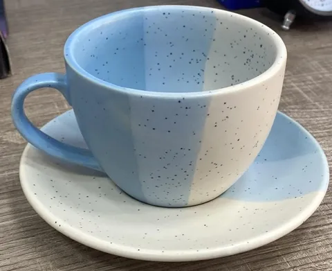 Xícara com pires três tons azul