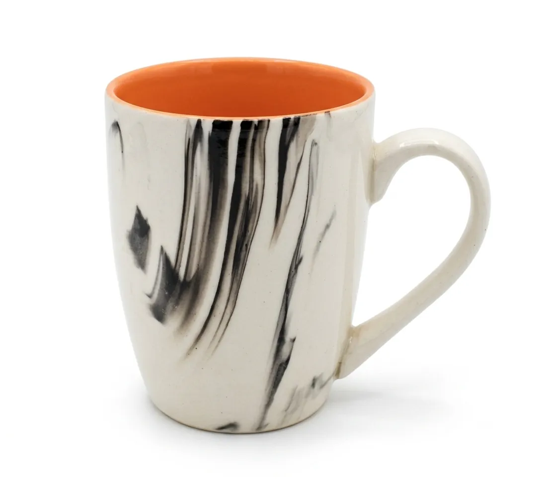 Caneca marmorizada com interior colorido
