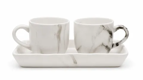 Conjunto de xícaras marmorizadas com bandeja