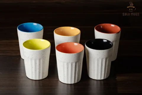 Copo canelado sem alça com interior colorido