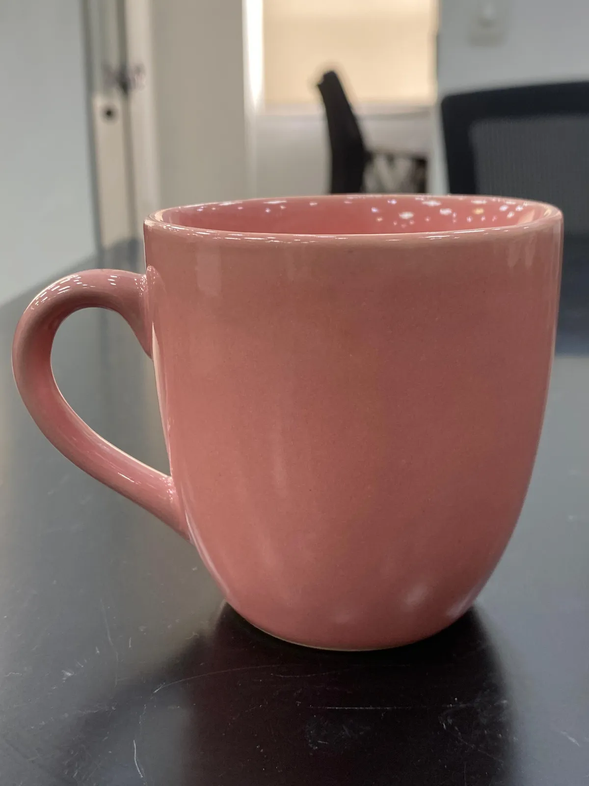 Caneca rosa de boca larga