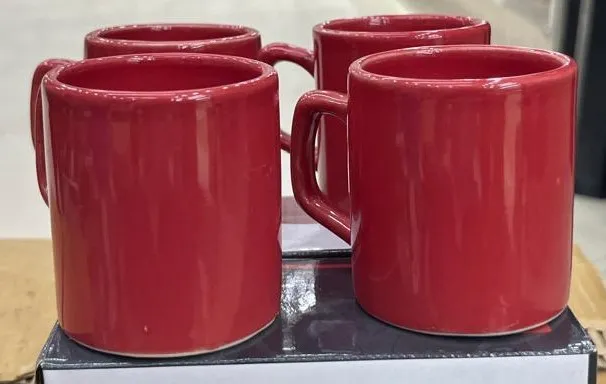 Caneca reta vermelha com alça arredondada
