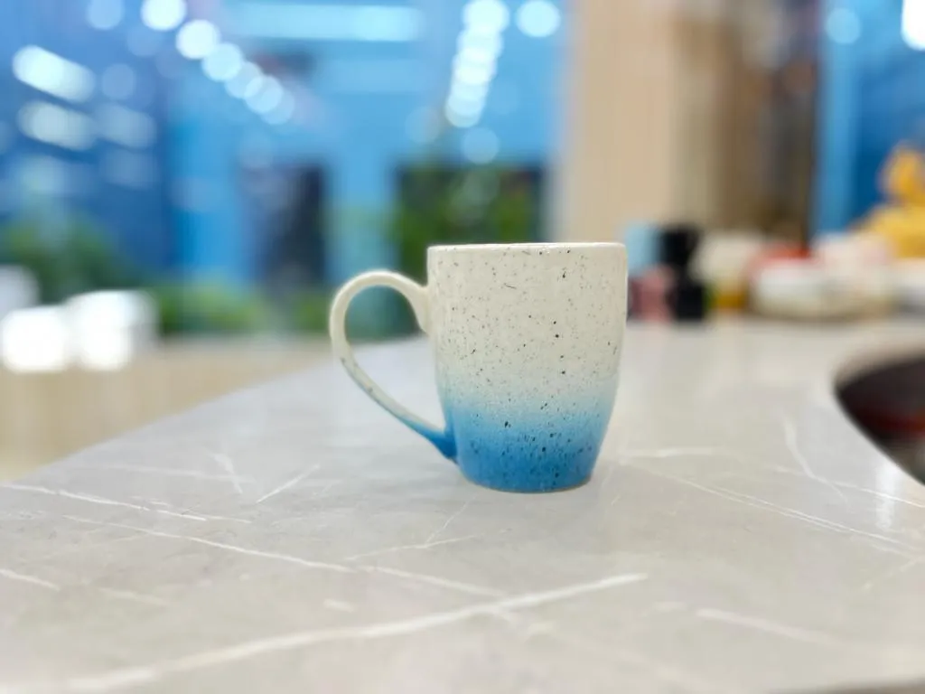 Caneca pontilhada com degradê spray