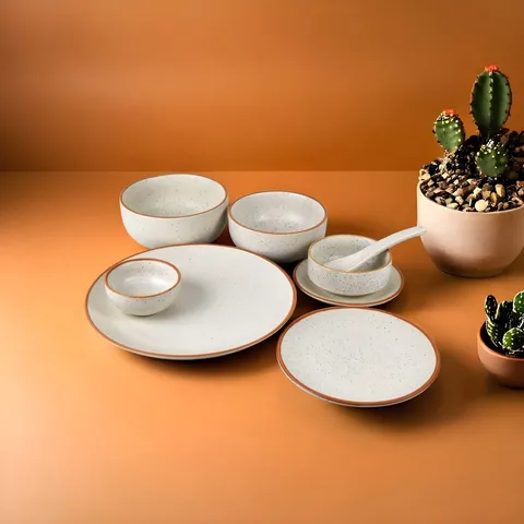 Aparelho creme mesclado com borda terracota