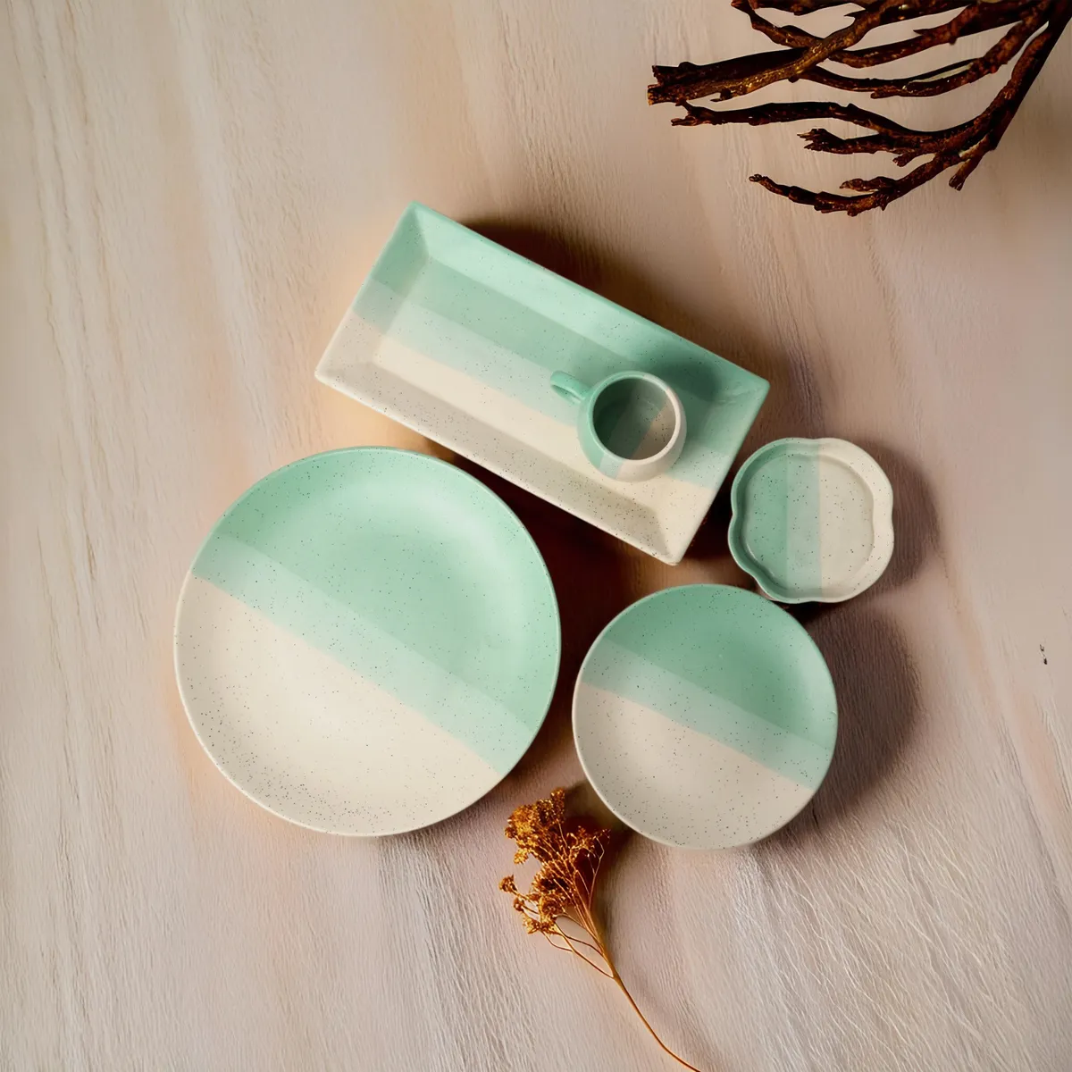 Linha bicolor com branco (pratos, xícaras, canecas e travessas)
