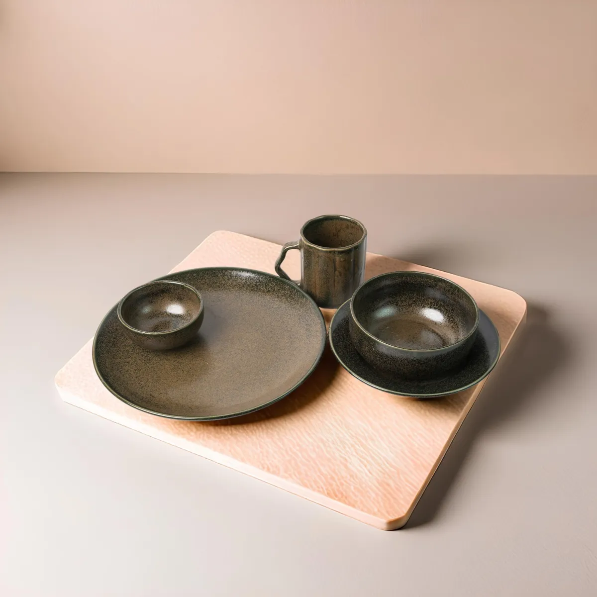 Conjunto cinza grafite com prato, bowls e caneca