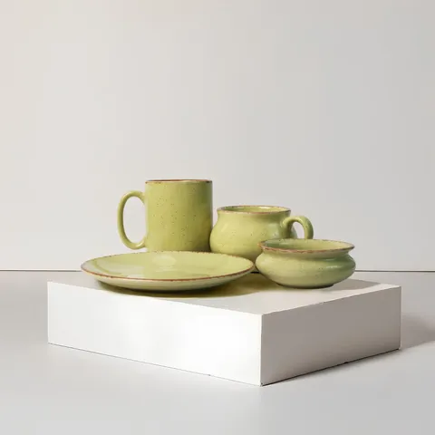 Conjunto verde-limão com caneca, prato e bowl