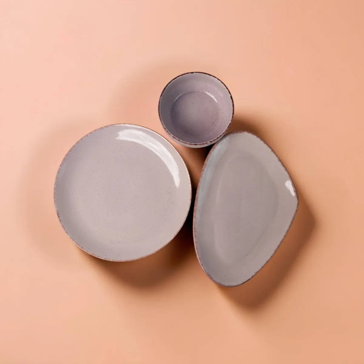 Conjunto lilás com prato, bowl e prato gota