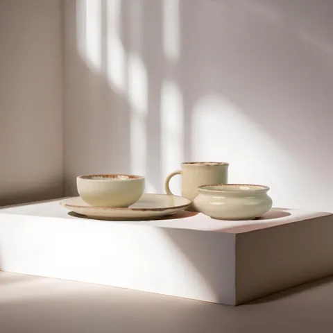 Conjunto creme com caneca, bowl bojudo e prato