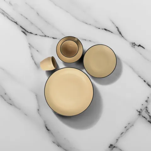 Conjunto creme com borda escura e xícara