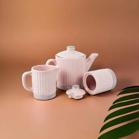 Bule e canecas rosa canelados