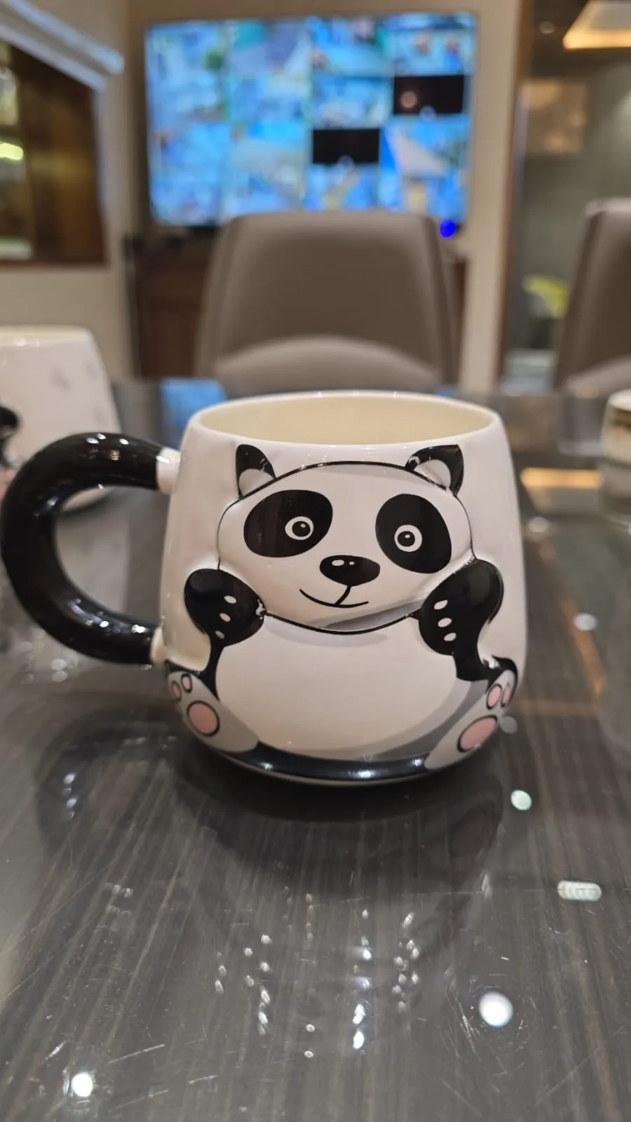Caneca panda em relevo