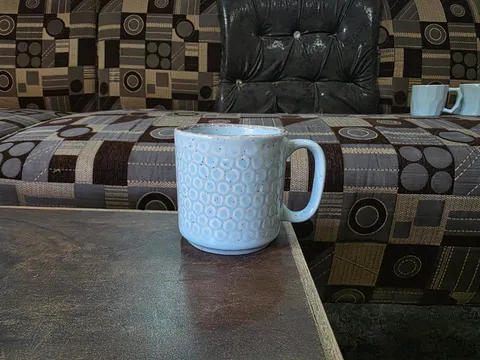Caneca texturizada azul-claro