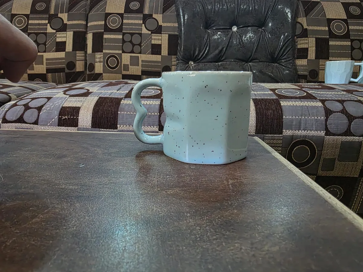 Caneca verde-água irregular