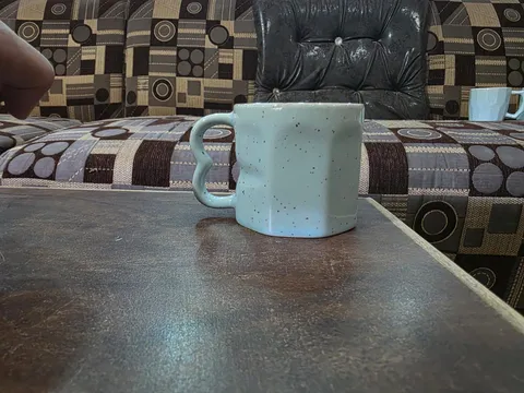 Caneca verde-água irregular