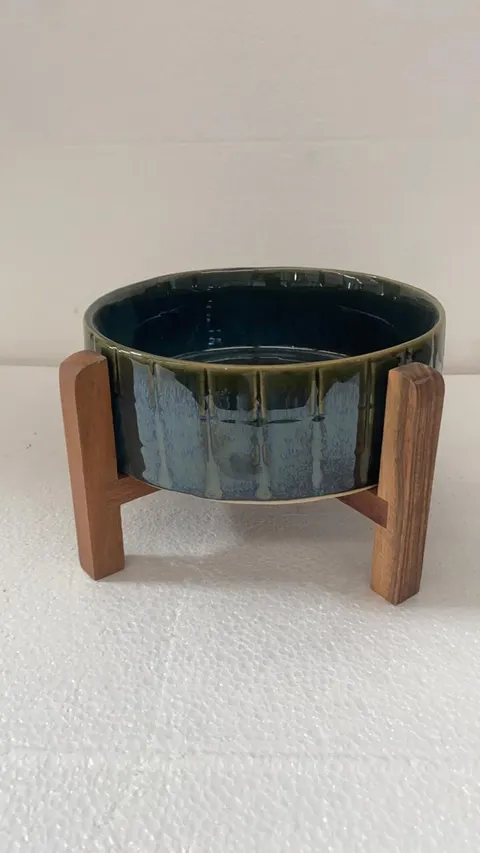 Bowl com suporte de madeira