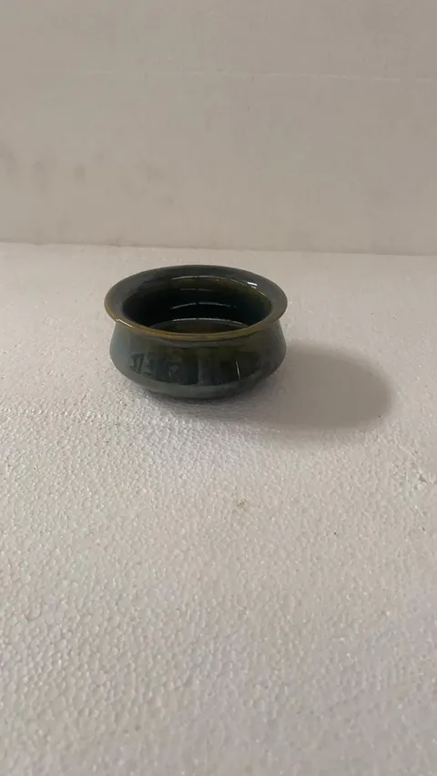 Potinho bojudo verde escuro