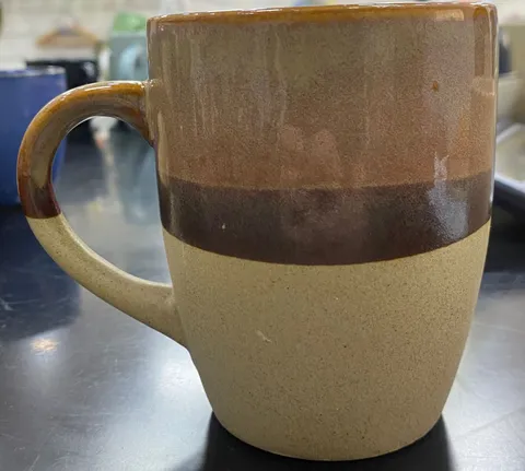 Caneca bicolor marrom e areia