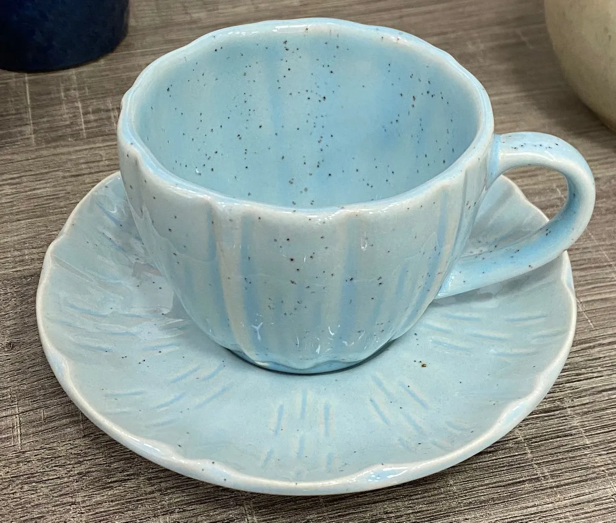 Xícara flor com pires azul-claro