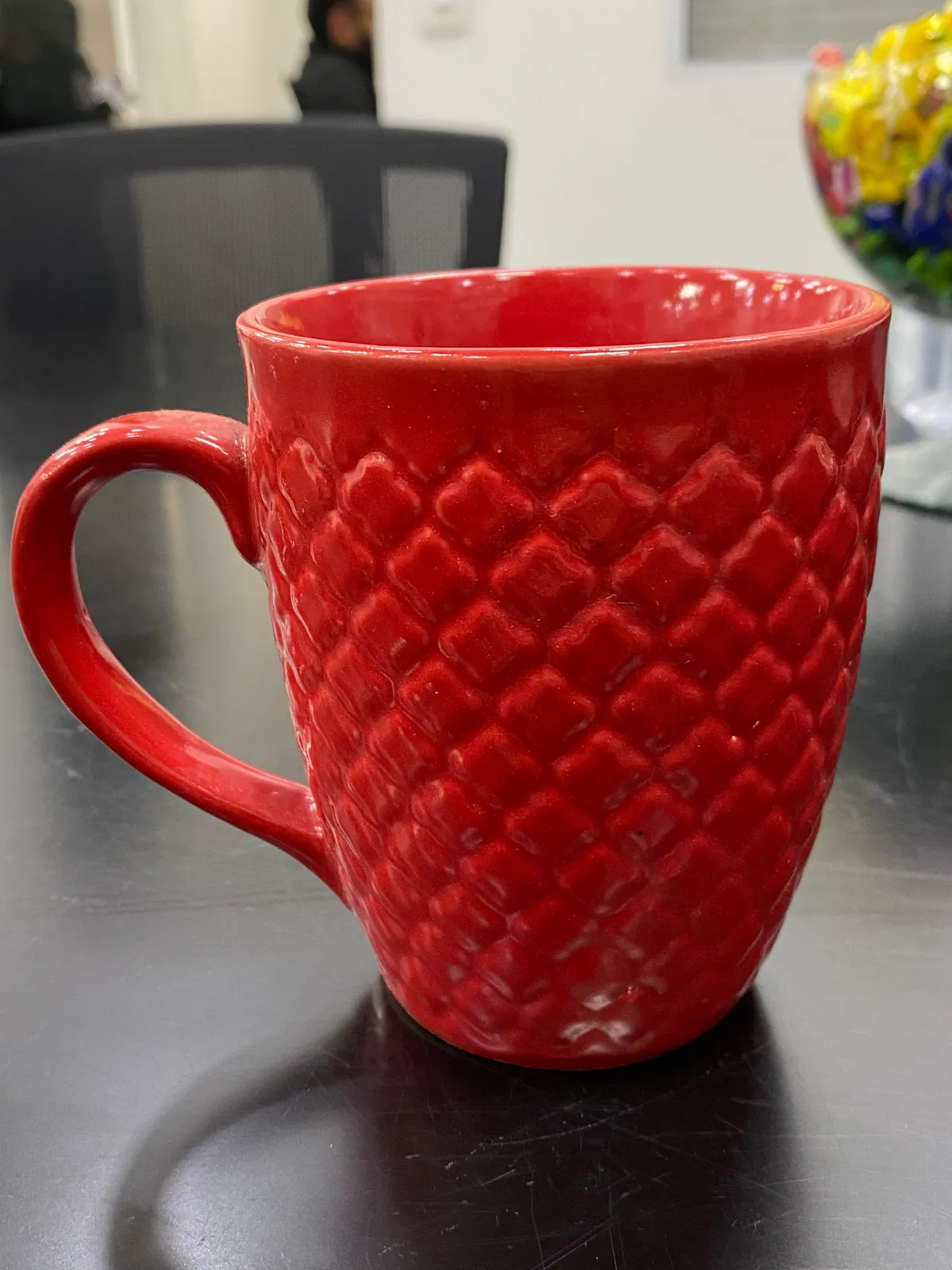 Caneca com losangos em relevo