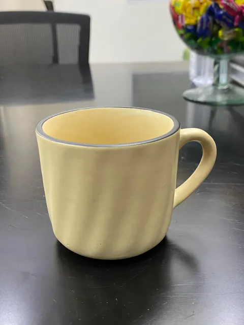 Caneca creme ondulada