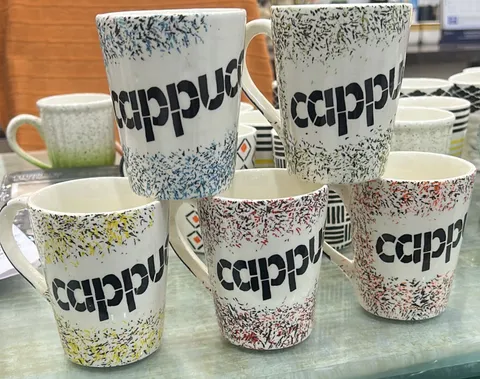 Caneca pintada à mão "Cappuccino" respingada