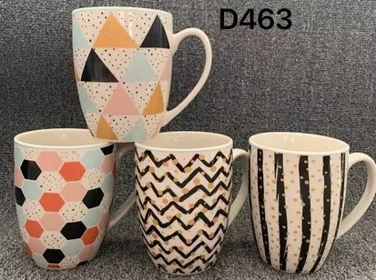 Sortido de canecas pintadas à mão geométricas pastel