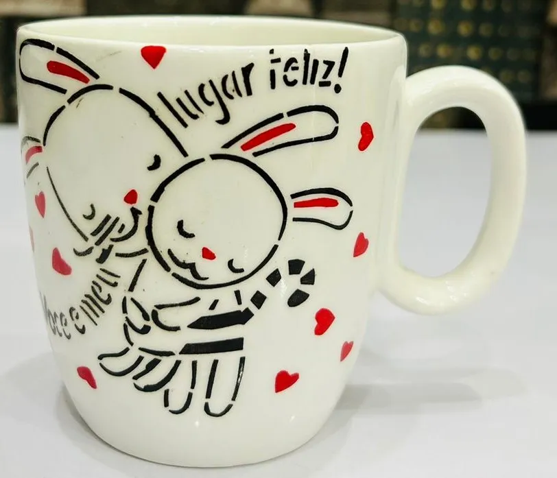 Caneca pintada à mão coelhinhos "Lugar feliz!"
