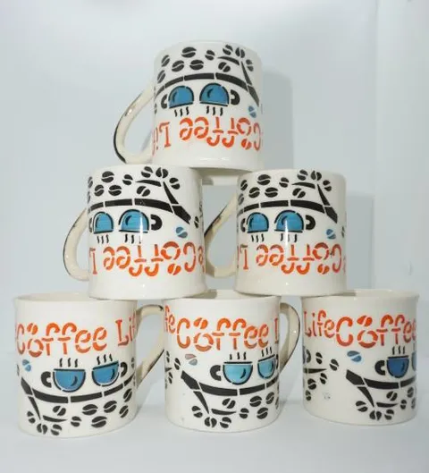 Caneca pintada à mão "Coffee Love" com grãos de café
