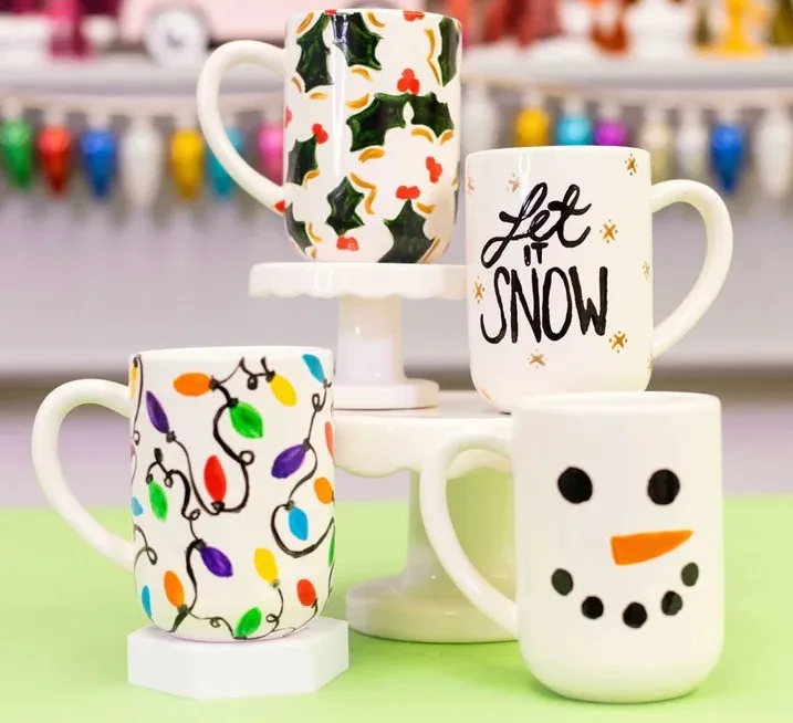 Sortido de canecas natalinas pintadas à mão "Let it snow"