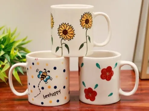 Trio de canecas pintadas à mão girassóis, abelha "Bee happy" e flores