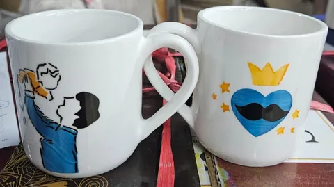 Par de canecas pintadas à mão pai e filho e coração com bigode