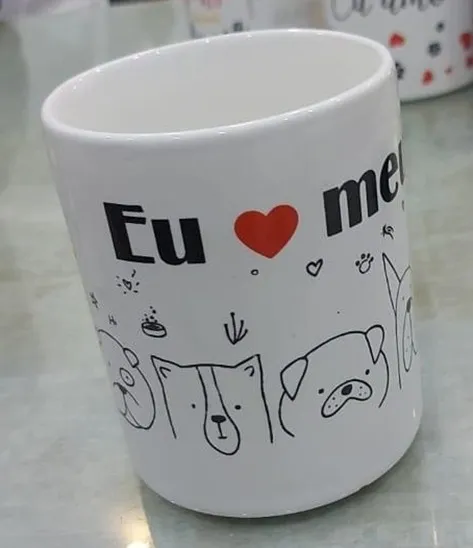 Caneca pintada à mão "Eu ♥ meu" com cachorros e gatos