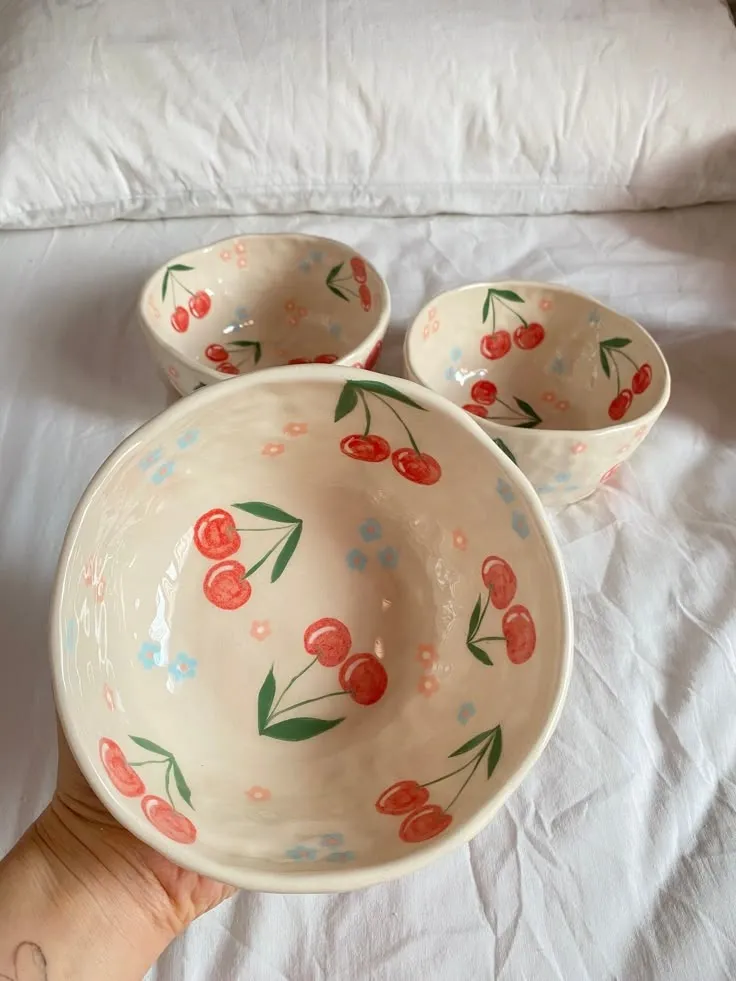 Bowl pintada à mão com cerejas