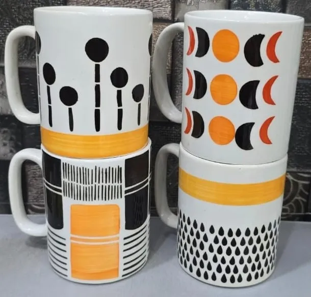 Conjunto de 4 canecas pintadas à mão preto, laranja e amarelo