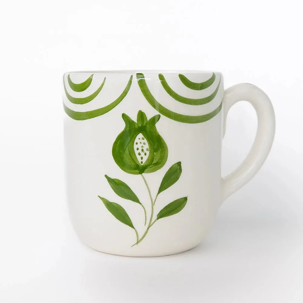 Caneca pintada à mão com flor verde