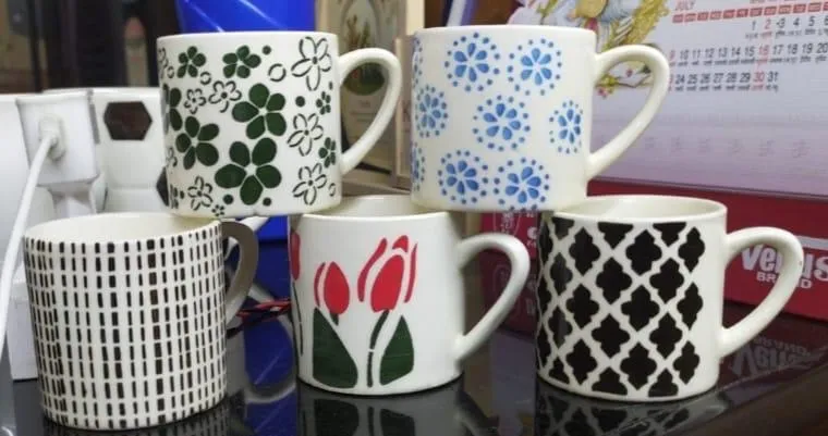 Sortido de canecas pintadas à mão trevo, flores, tulipa e treliça