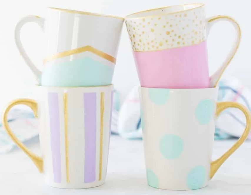 Conjunto de 4 canecas pintadas à mão pastel com dourado