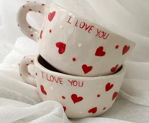 Xícara pintada à mão "I Love You" com corações