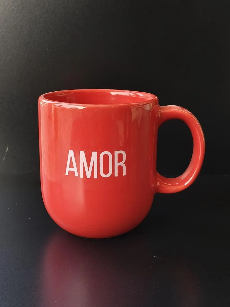 Caneca com palavra e definição no verso